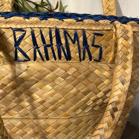Beautifully Woven Handmade Bahamas Straw Bag - Picture 11 of 15